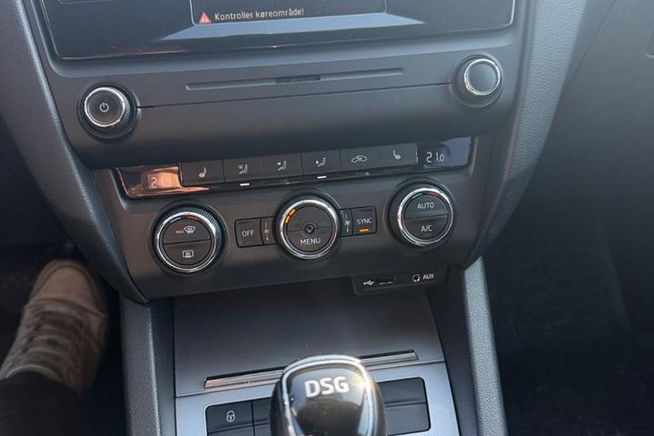 Brun Skoda Octavia fra 2016