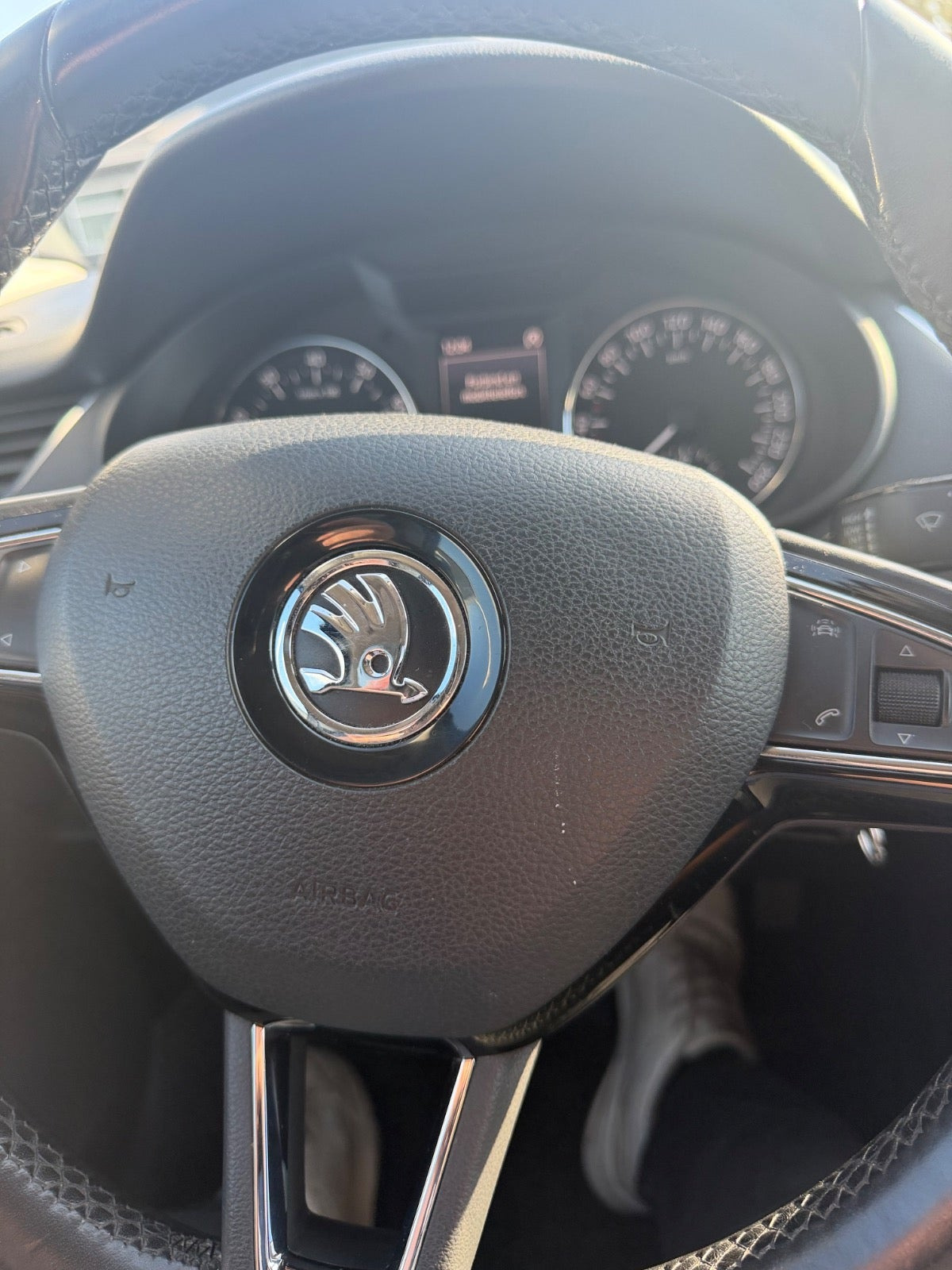 Brun Skoda Octavia fra 2016