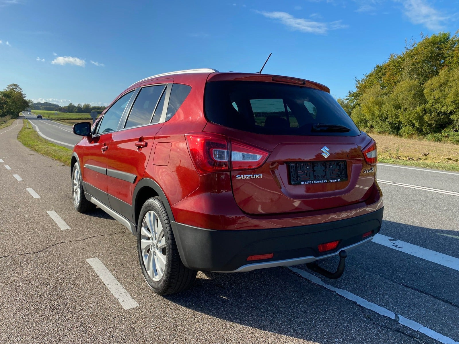 Rød Suzuki S-Cross fra 2018