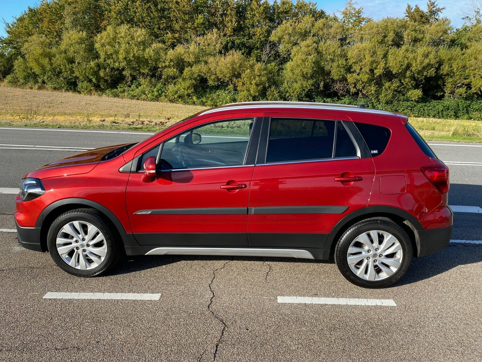 Rød Suzuki S-Cross fra 2018