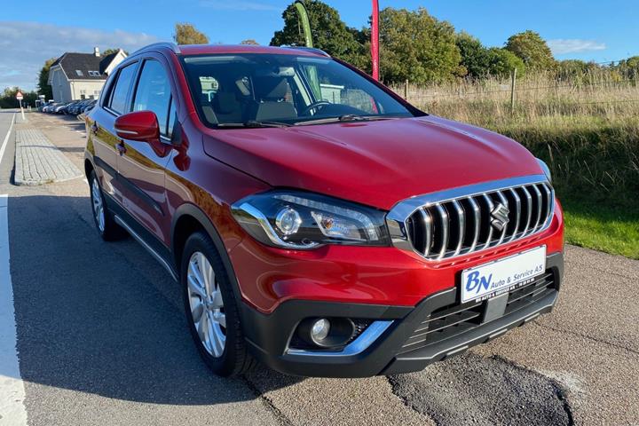 Rød Suzuki S-Cross fra 2018