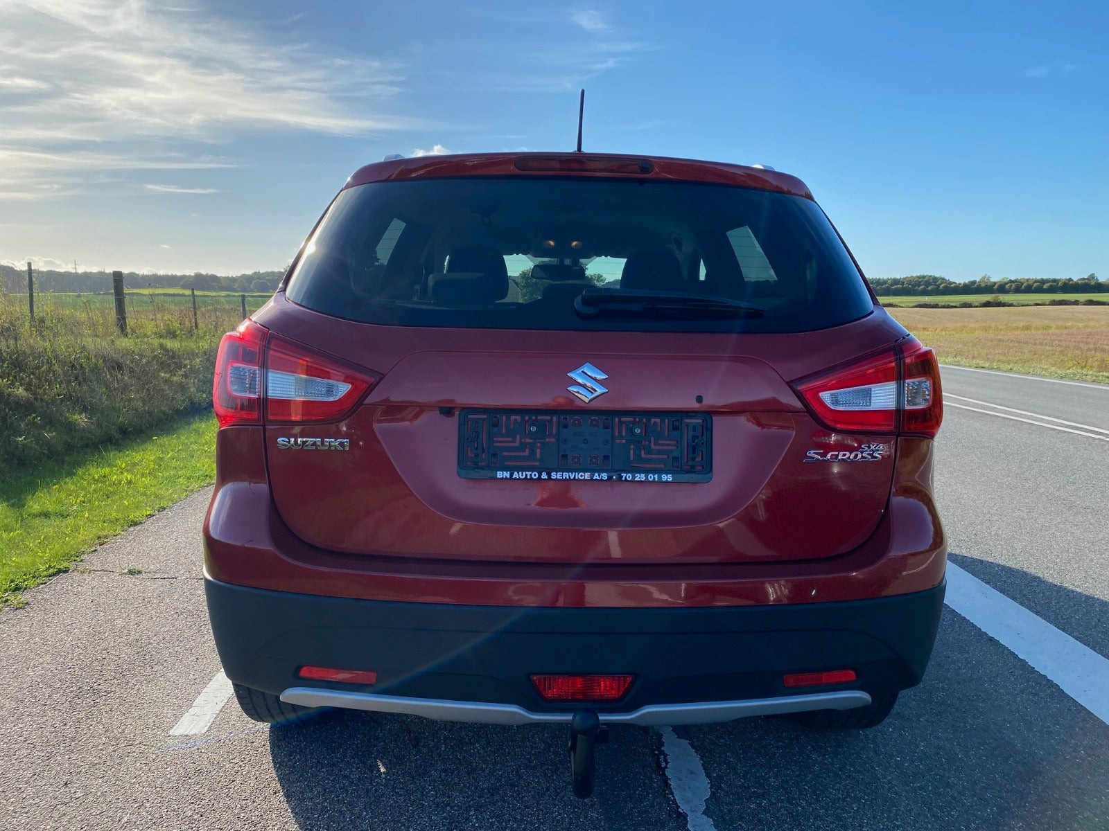 Rød Suzuki S-Cross fra 2018