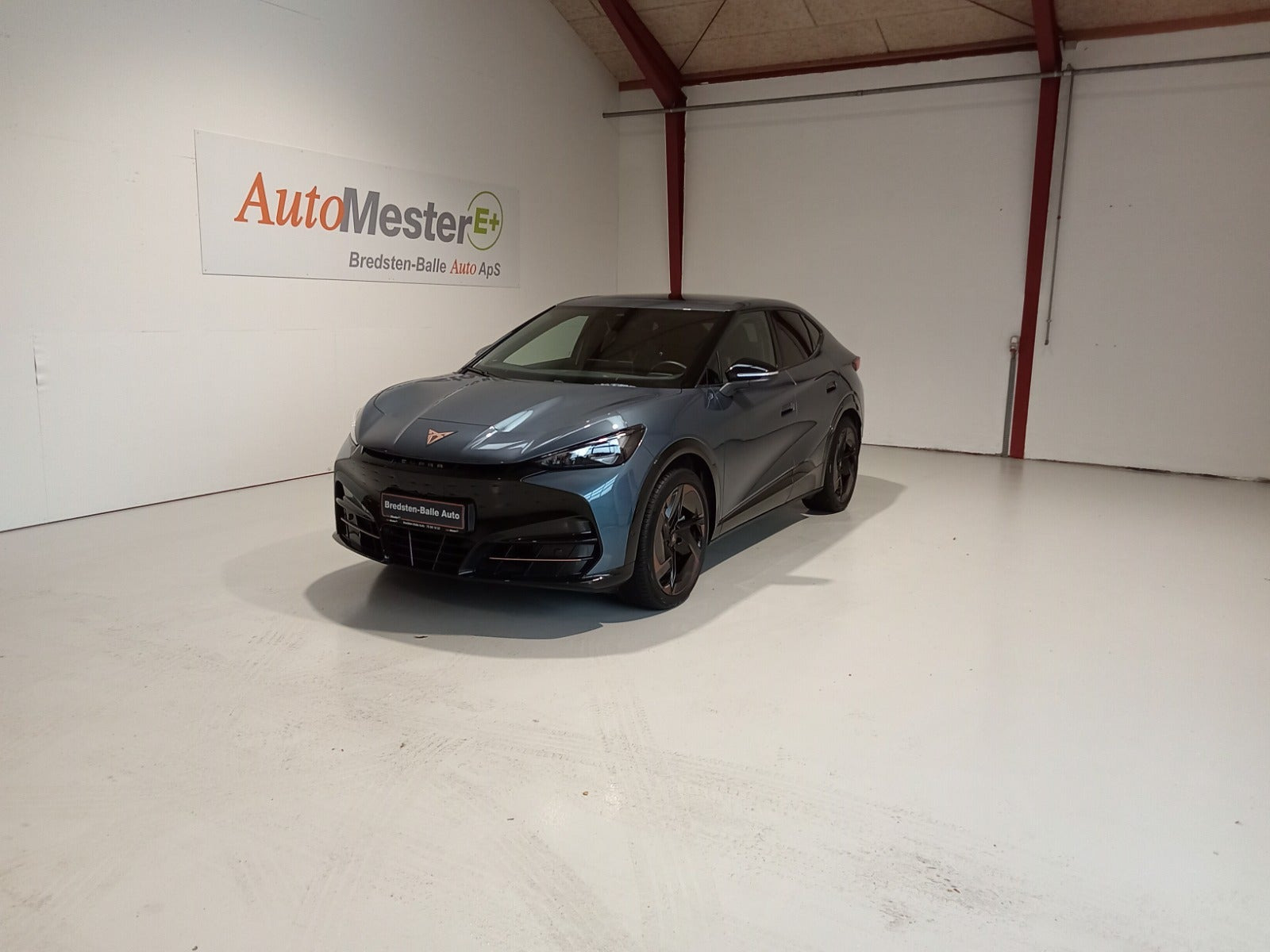 Blå Cupra Tavascan fra 2024