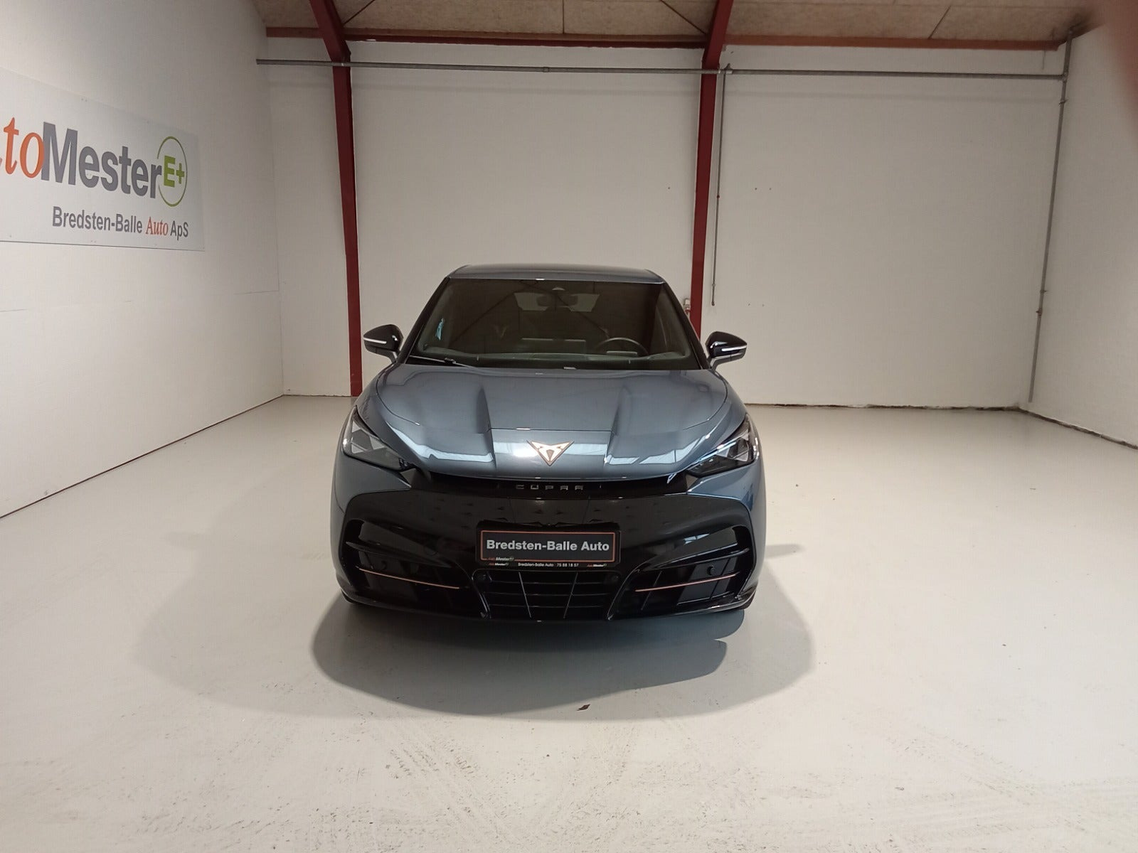 Blå Cupra Tavascan fra 2024