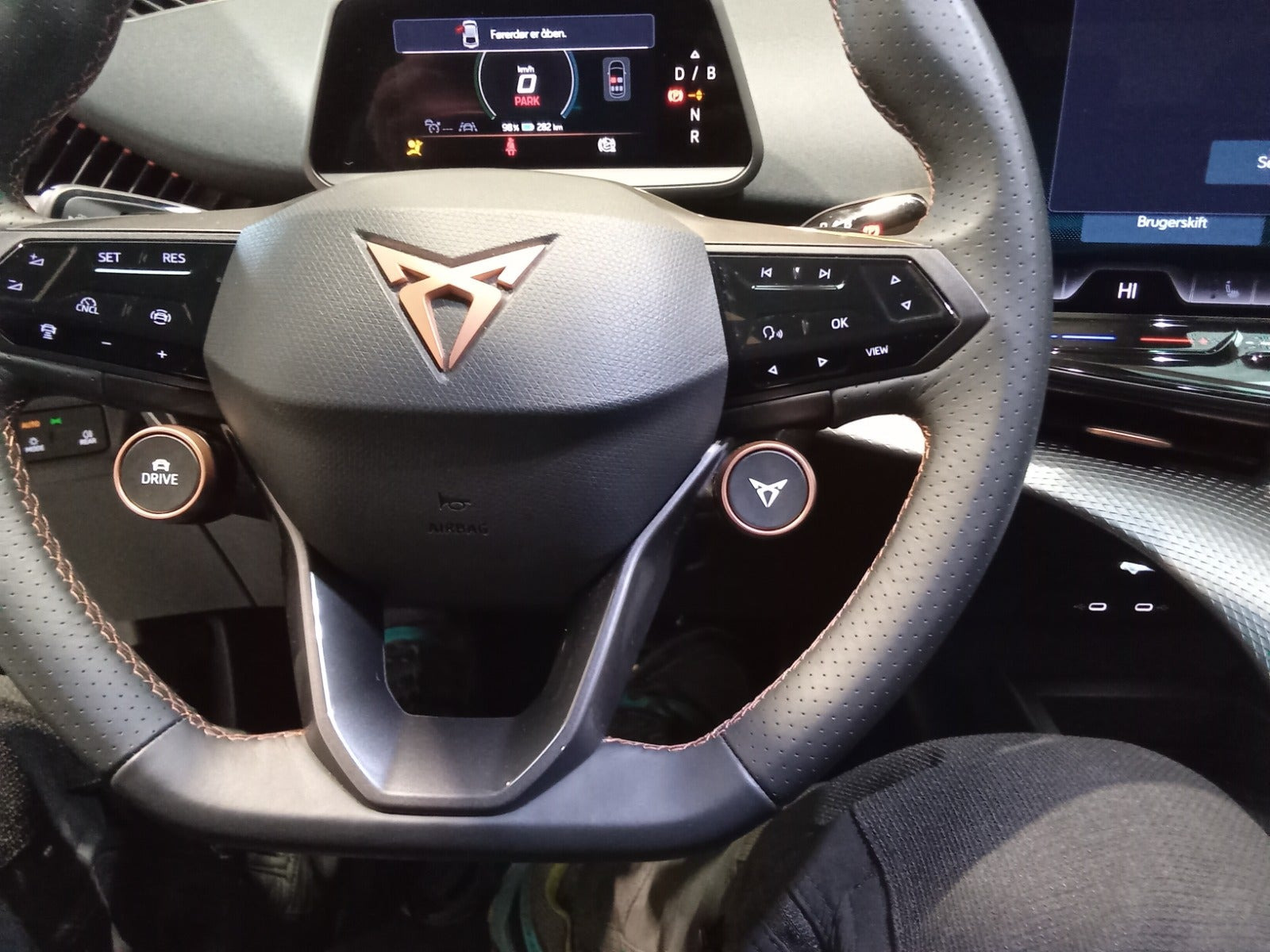 Blå Cupra Tavascan fra 2024