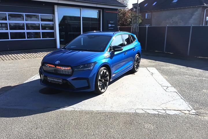 Blå Skoda Enyaq fra 2023