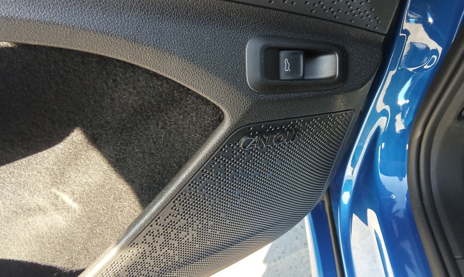 Blå Skoda Enyaq fra 2023