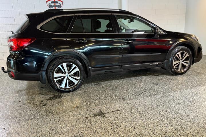 Sort Subaru Outback fra 2018