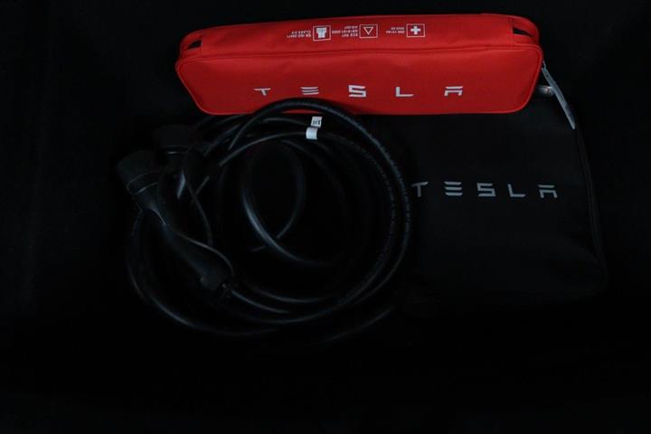 undefined Tesla Model Y fra 2024