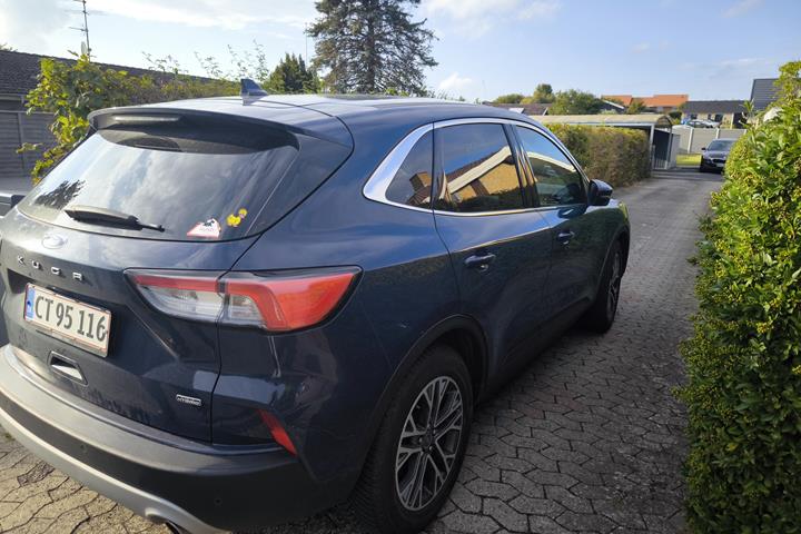 Blå Ford Kuga fra 2020