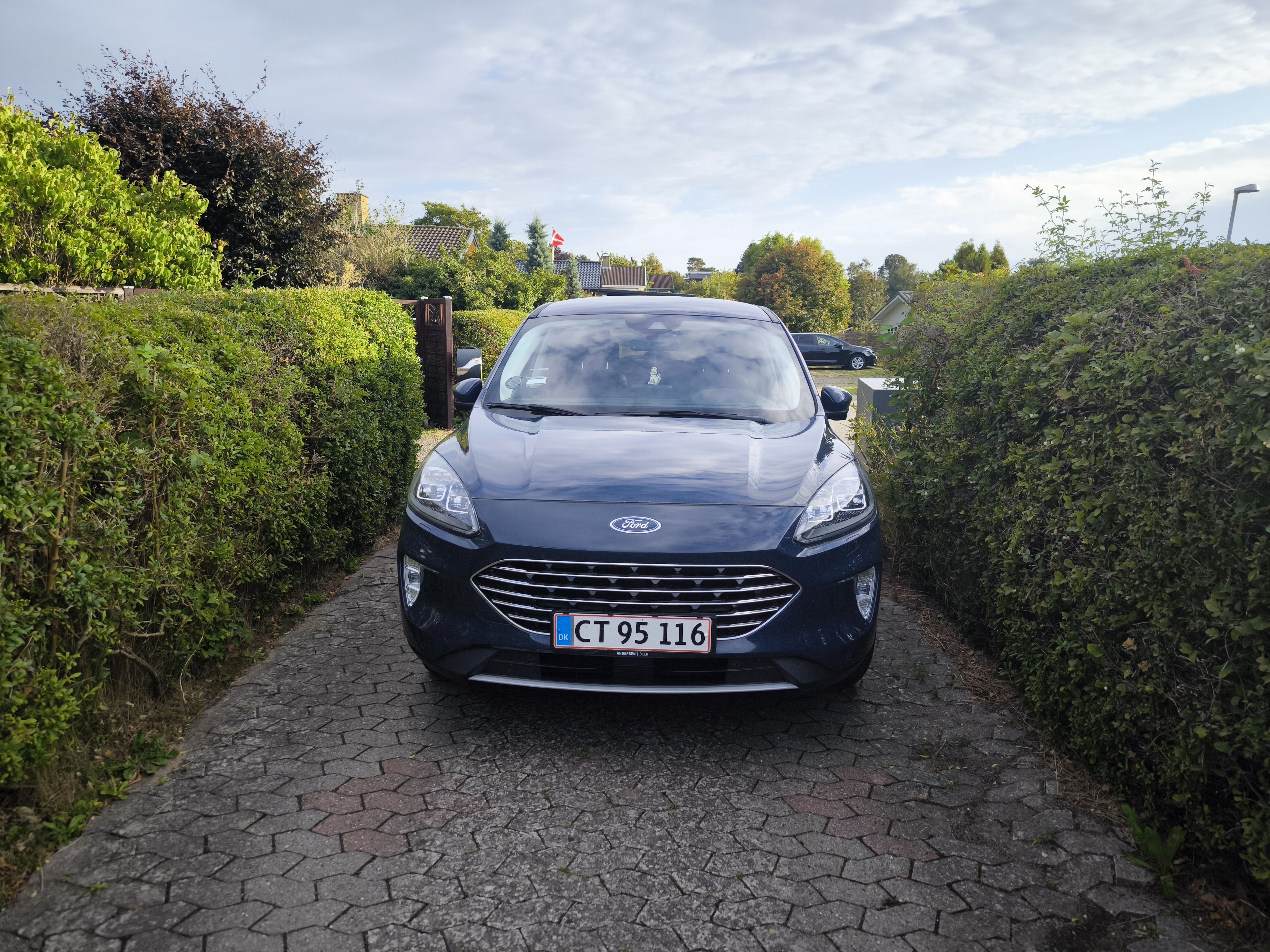 Blå Ford Kuga fra 2020