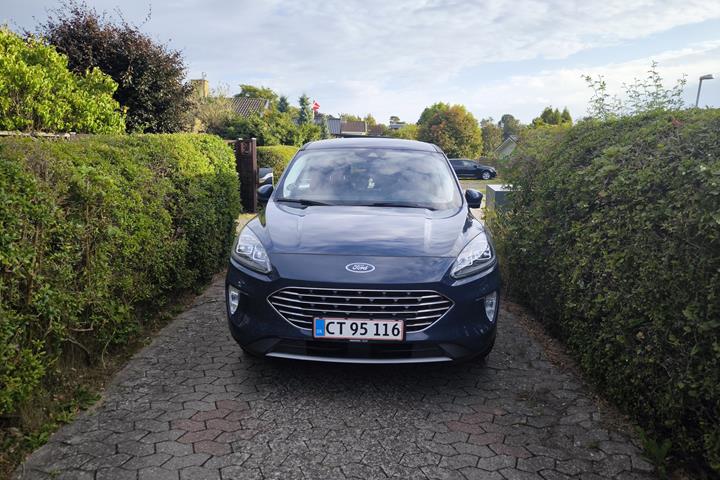 Blå Ford Kuga fra 2020