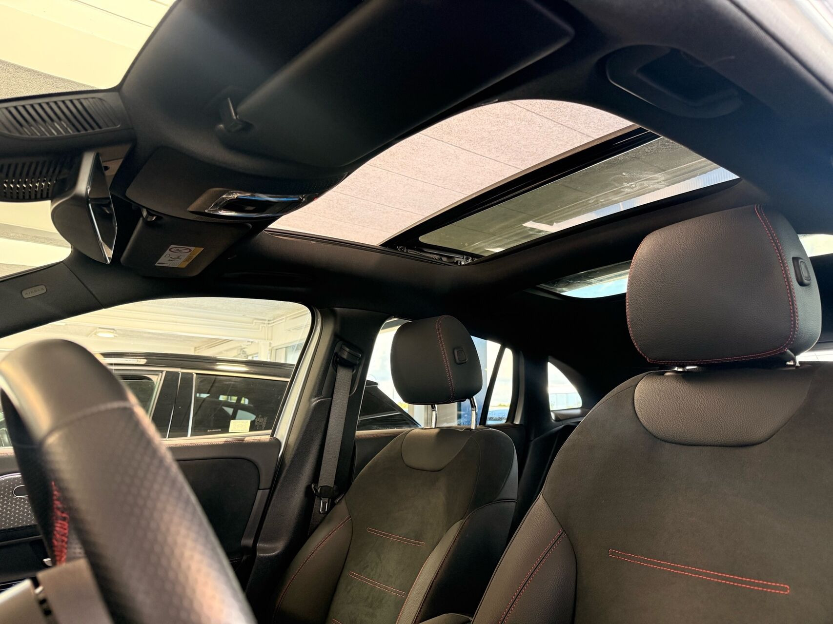 Sølv Mercedes EQA250+ fra 2025
