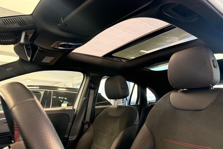Sølv Mercedes EQA250+ fra 2025