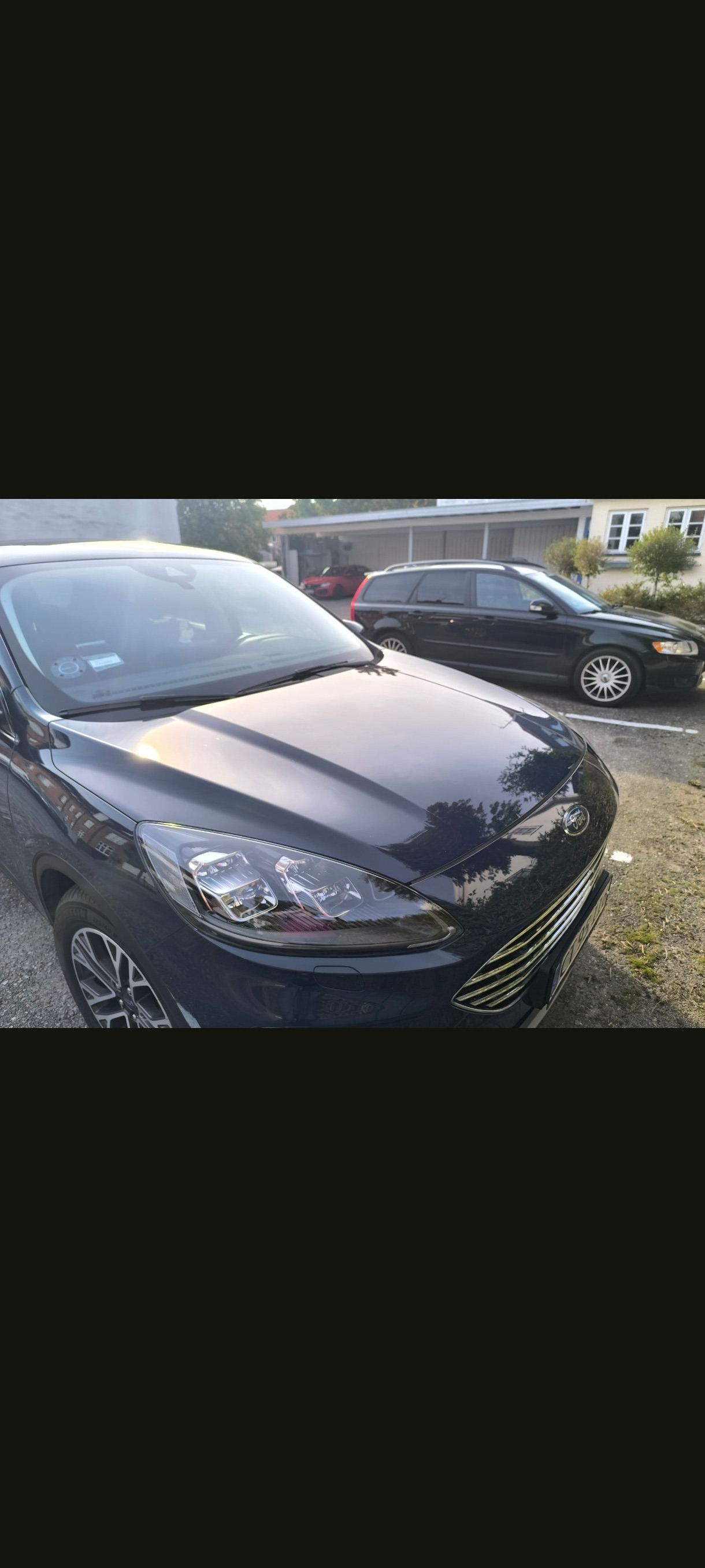 Blå Ford Kuga fra 2020