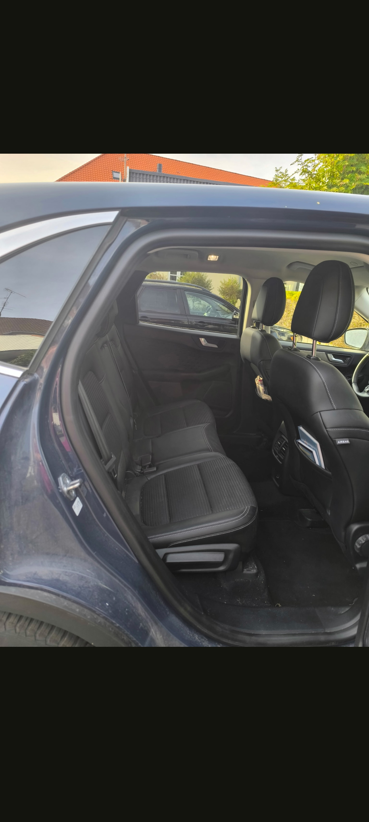 Blå Ford Kuga fra 2020