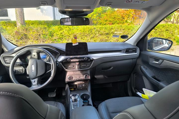 Blå Ford Kuga fra 2020