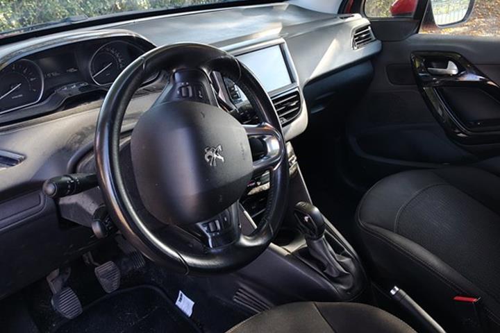 undefined Peugeot 208 fra 2017