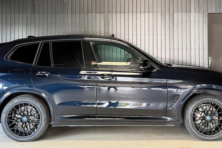 Sort BMW iX3 fra 2022