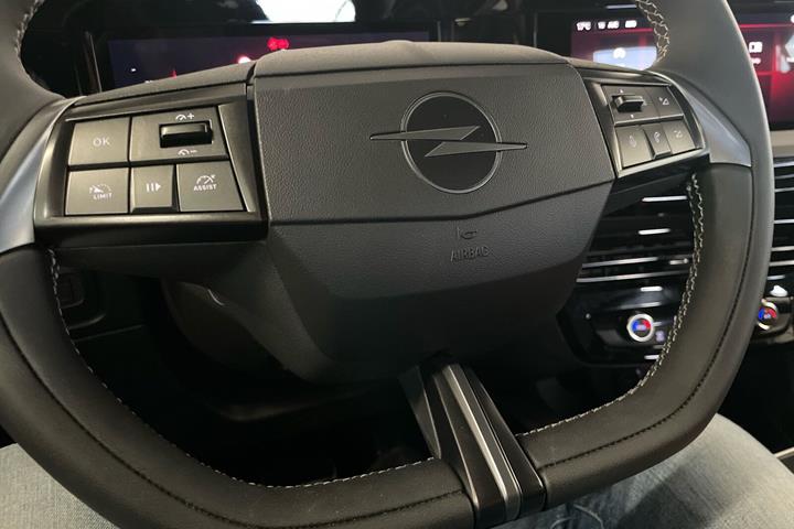 Sort Opel Mokka-e fra 2025