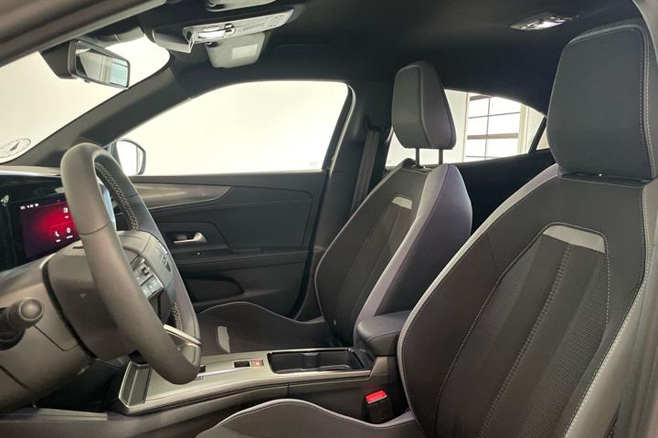 Sort Opel Mokka-e fra 2025