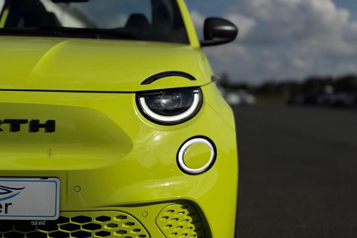 Gul Abarth 500e fra 2024