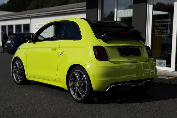 Gul Abarth 500e fra 2024