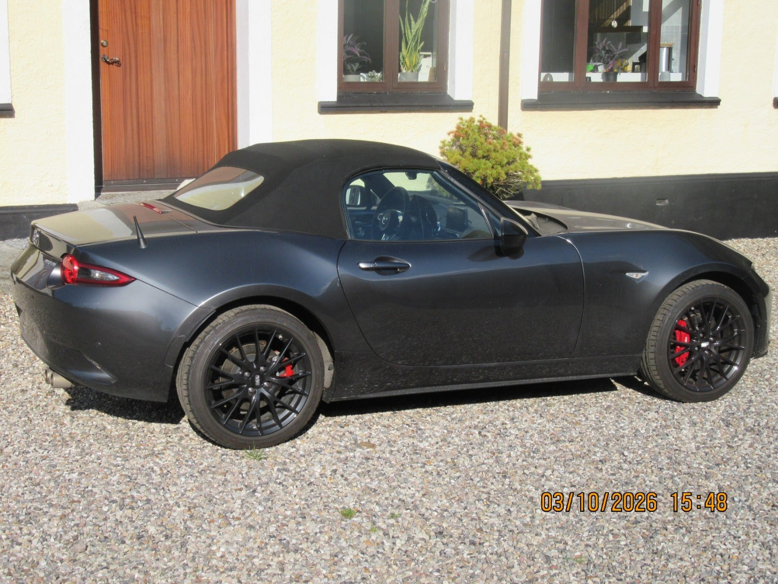 Grå Mazda MX-5 fra 2023