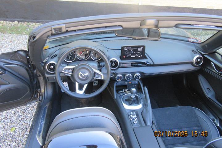 Grå Mazda MX-5 fra 2023