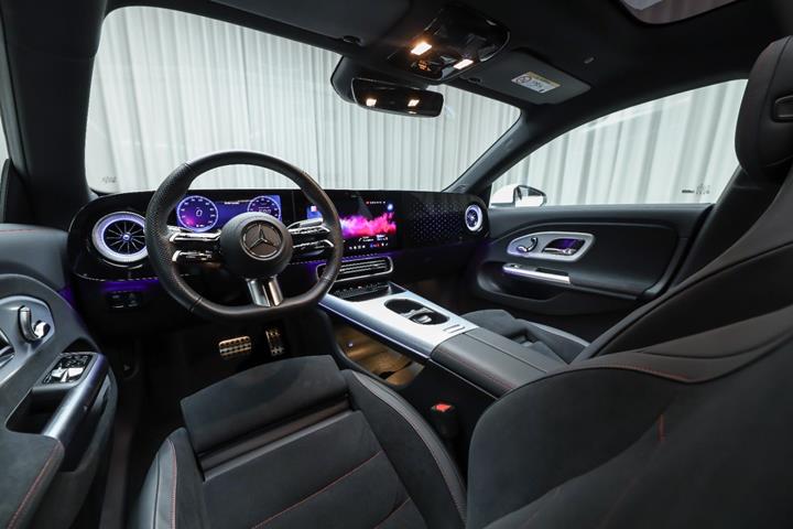 Hvid Mercedes CLA250+ fra 2025