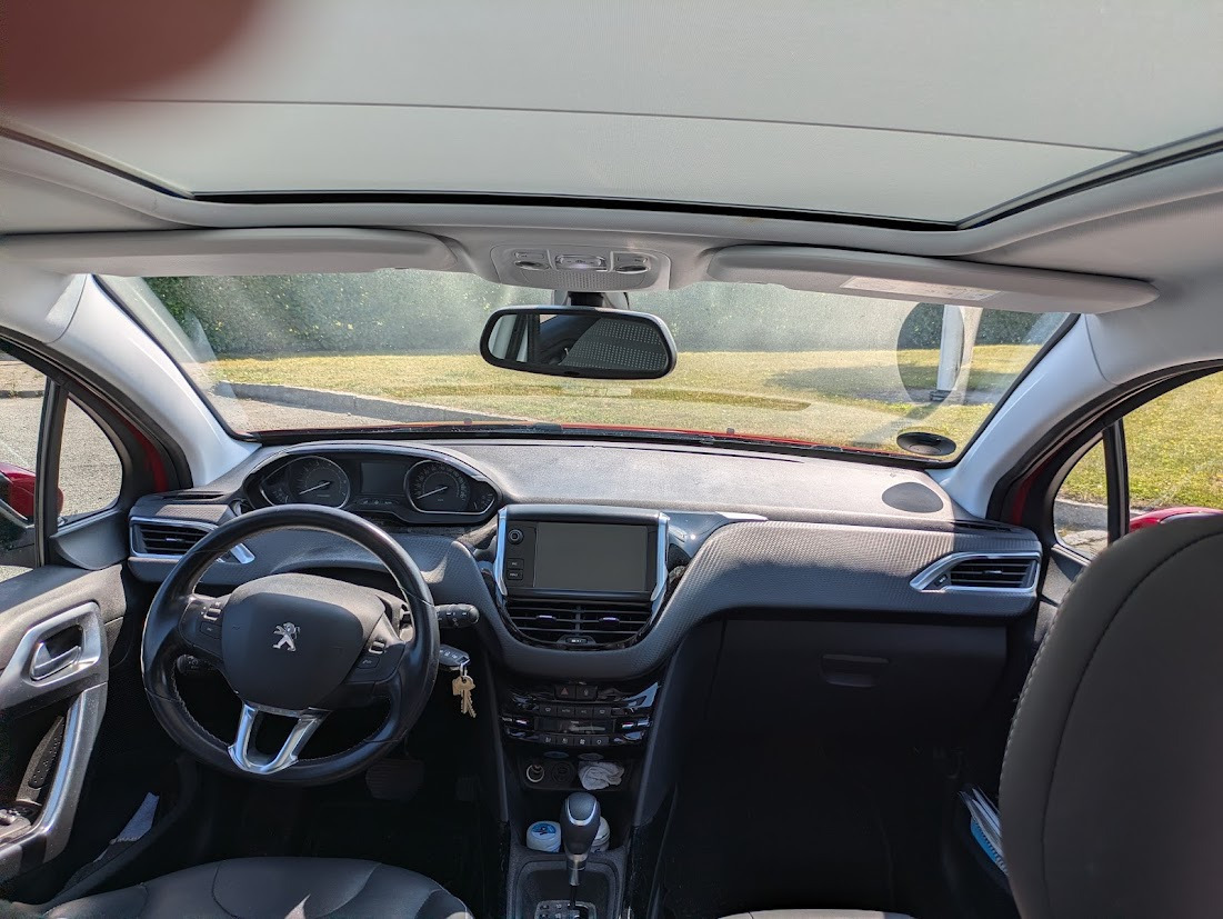 Rød Peugeot 2008 fra 2019