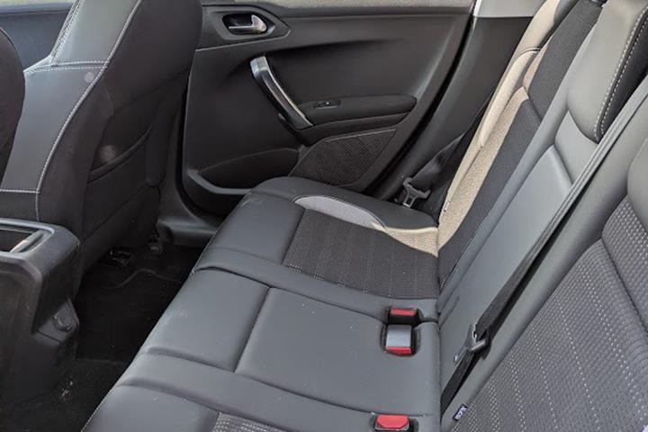 Rød Peugeot 2008 fra 2019
