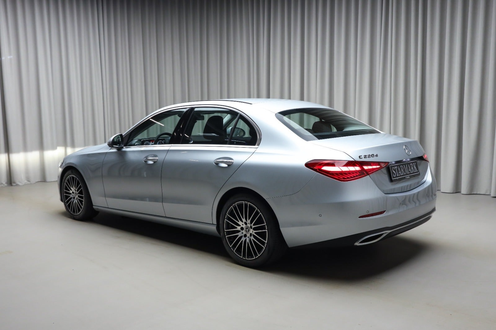 Sølv Mercedes C220 d fra 2022