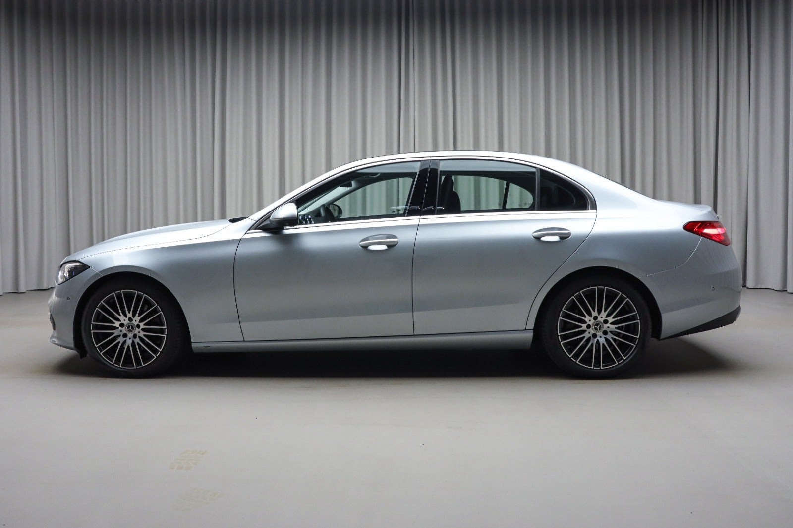 Sølv Mercedes C220 d fra 2022