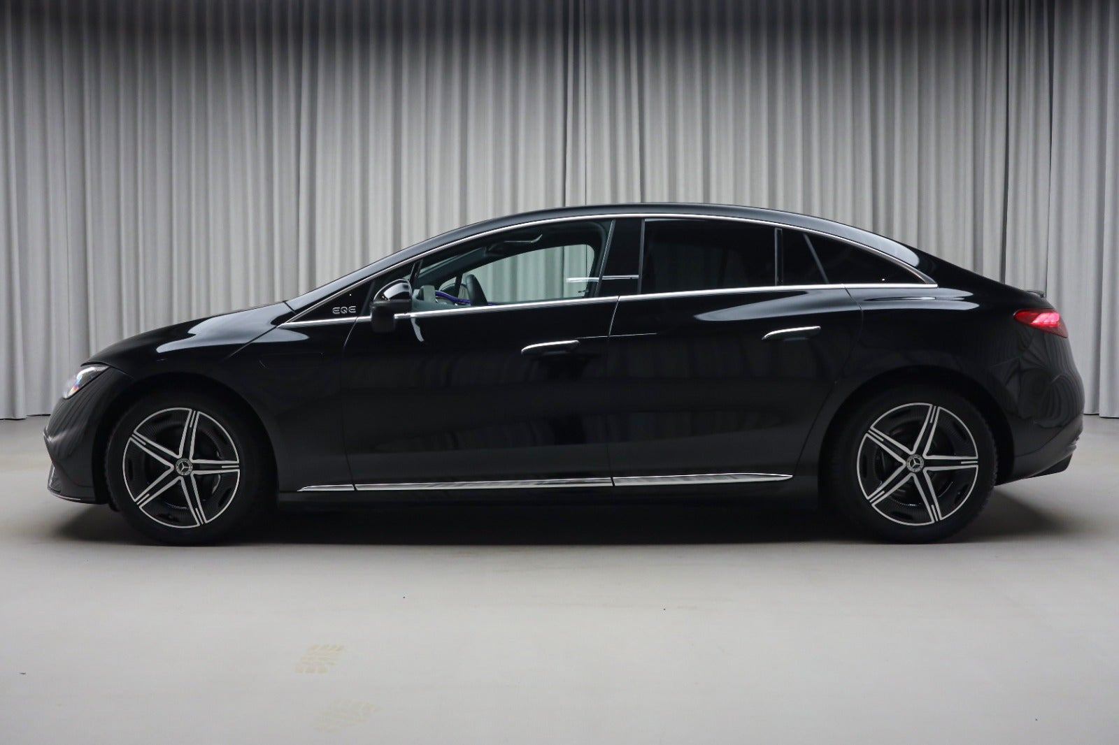 Sort Mercedes EQE350+ fra 2026