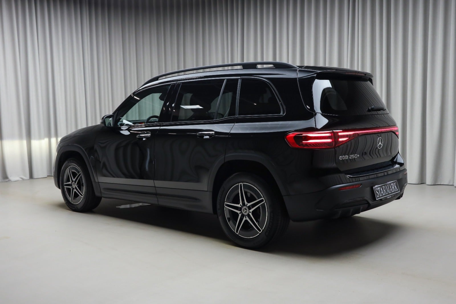 Sort Mercedes EQB250+ fra 2026