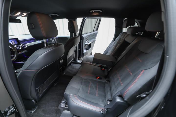 Sort Mercedes EQB250+ fra 2026