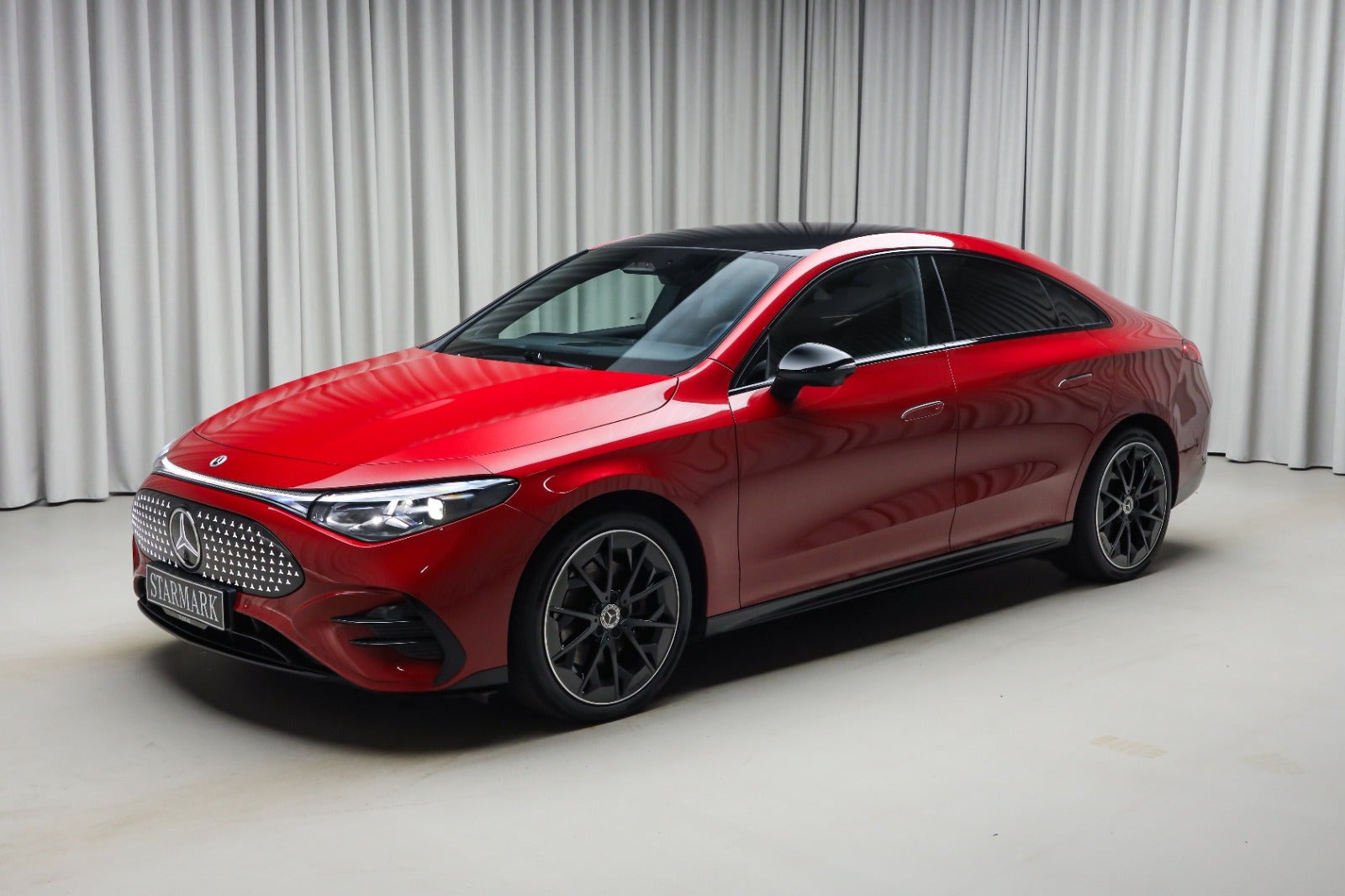 Rød Mercedes CLA250+ fra 2025