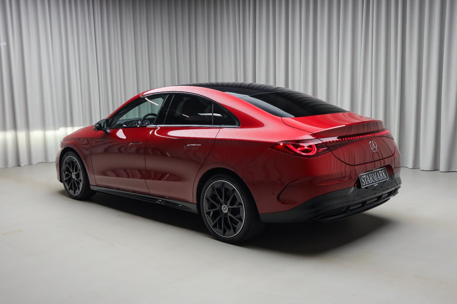 Rød Mercedes CLA250+ fra 2025