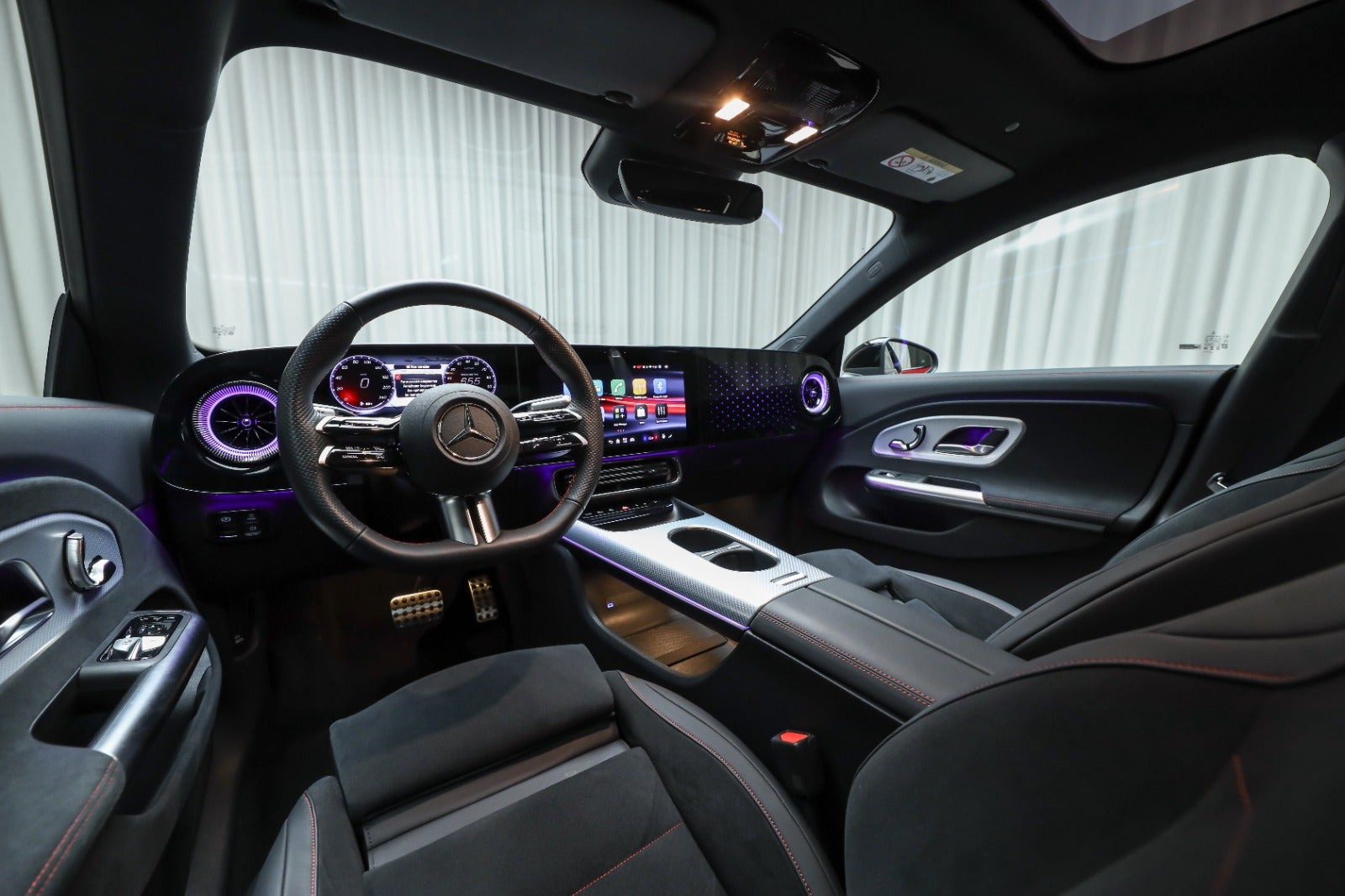 Rød Mercedes CLA250+ fra 2025