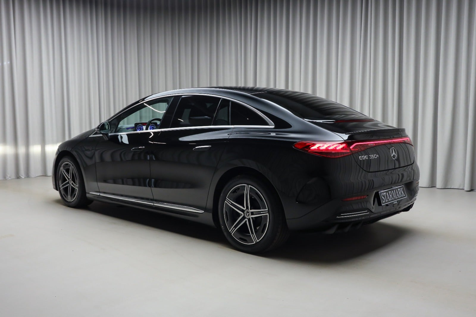 Sort Mercedes EQE350+ fra 2026