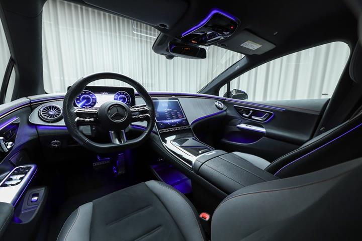 Sort Mercedes EQE350+ fra 2026