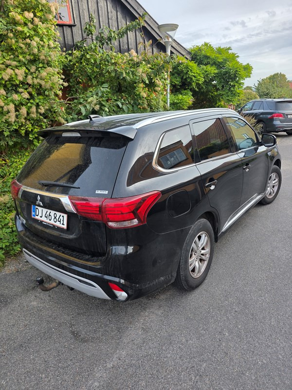 undefined Mitsubishi Outlander fra 2020