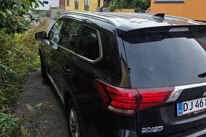 undefined Mitsubishi Outlander fra 2020