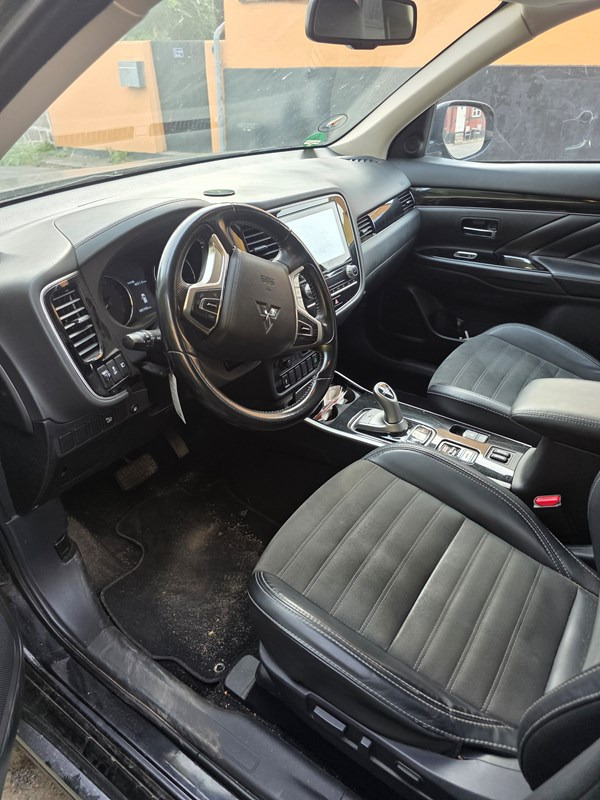 undefined Mitsubishi Outlander fra 2020