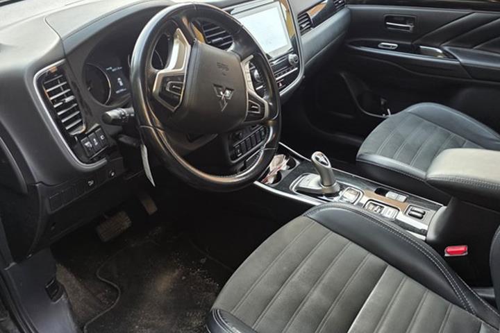 undefined Mitsubishi Outlander fra 2020