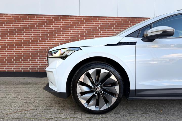 Hvid Skoda Enyaq fra 2021