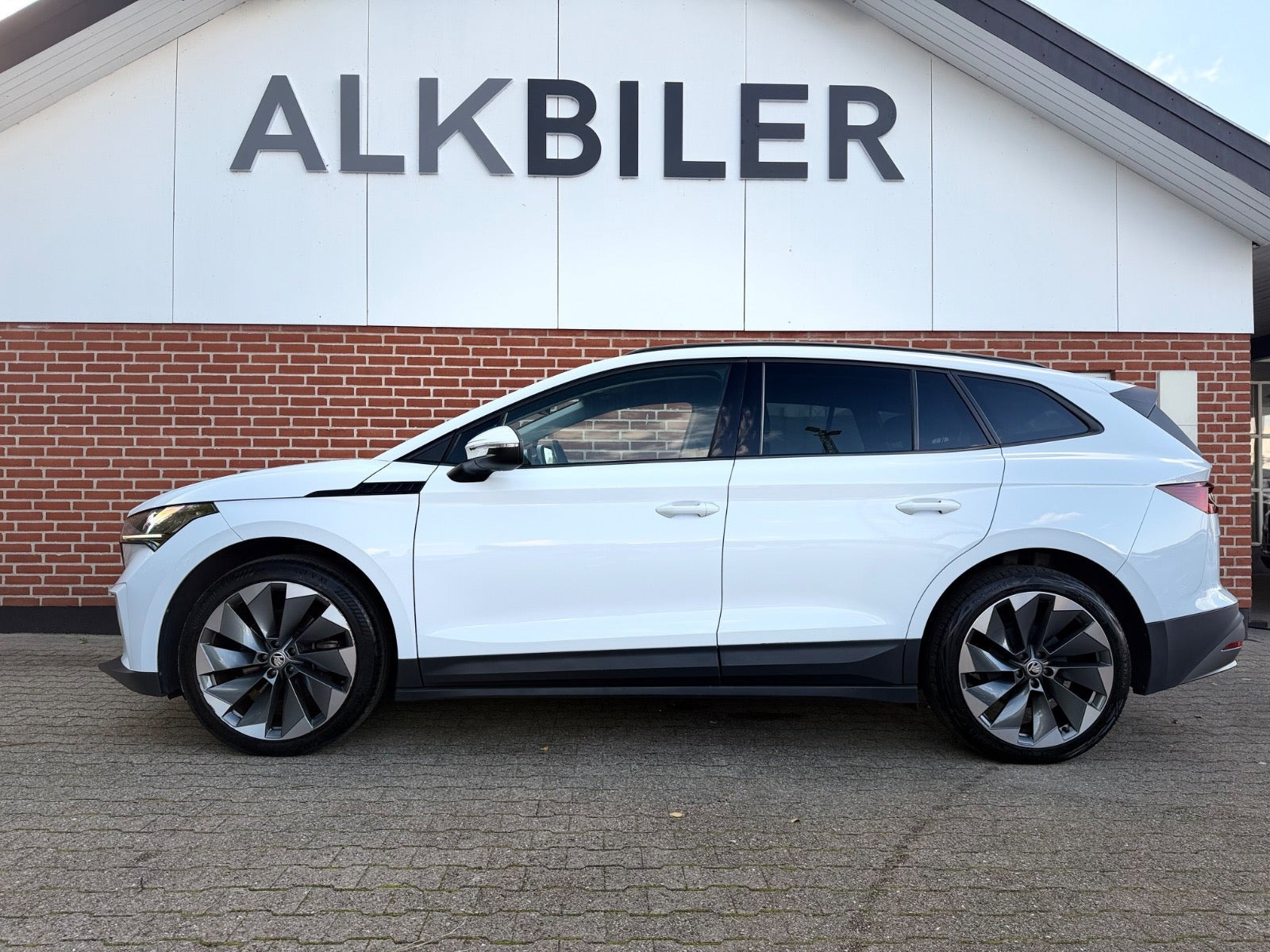 Hvid Skoda Enyaq fra 2021