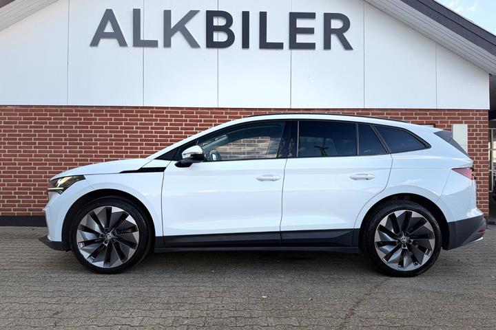 Hvid Skoda Enyaq fra 2021