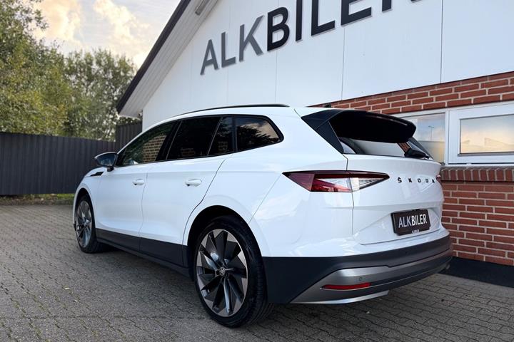 Hvid Skoda Enyaq fra 2021